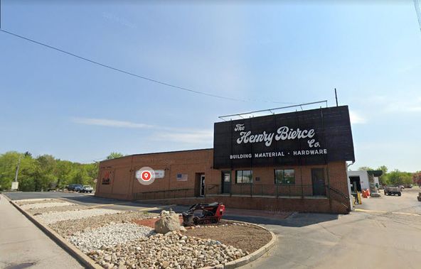 Land For Sale and Building for Lease: 50, 86, 94, 122 1/2 Southeast Ave & 117 South Ave, Tallmadge, OH 44278